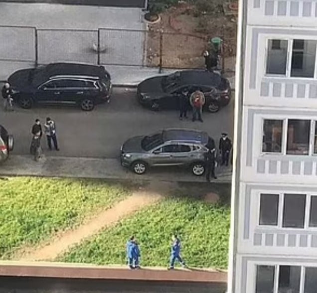 Τραγωδία : Γυναίκα έπεσε στο κενό με τα παιδιά της στα χέρια 4 1 20 35